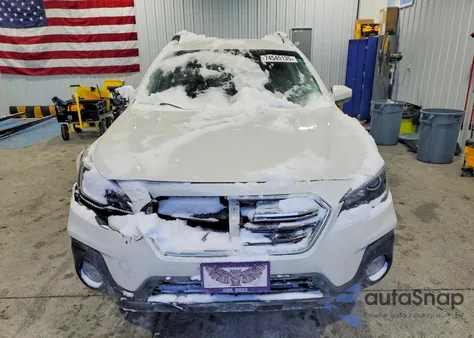 2018 Subaru Outback 2.5I Premium z USA, uszkodzony, nr VIN 4S4BSACC8J3239841